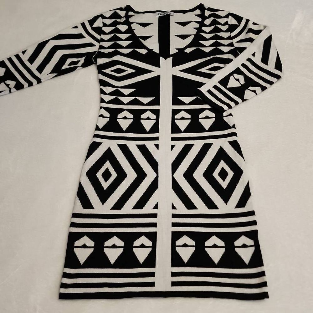 Stilletto's Women's Size Medium Bodycon Sweater Dress Black and White Geometric